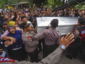 Mengantar Korban Gempa Turki ke Peristirahatan Terakhir
