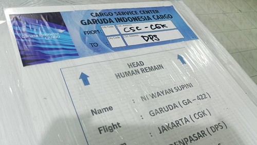 Peti jenazah korban gempa Turki, Ni Wayan Supini, diterbangkan menuju Bandara I Gusti Ngurah Rai Bali menggunakan pesawat GA 422 CGK - DPS.