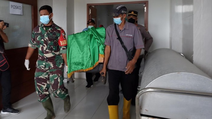 keluarga korban ledakan petasan di blitar