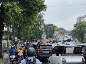 Lalin Mampang Prapatan Arah Gatot Subroto Macet Pagi Ini