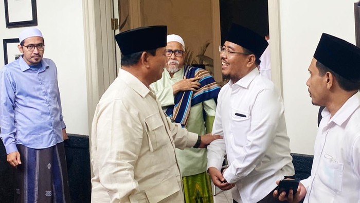 Ketua DPD Gerindra Jatim Anwar Sadad saat bertemu Prabowo Subianto