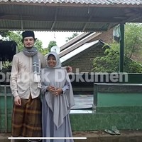 ”Dia (Jawad) bilang sudah minta petunjuk kepada Allah dengan salat istikharah. Saya tidak percaya kan. Memang, saya ingin menikah dengan bule, tapi yang disertai dengan imannya yang penting. Tidak lebih dari itu, ujarnya melalui WhatsApp, Sabtu (18/2/2023). Foto: Dok. Youtube Lombok Dokumen.