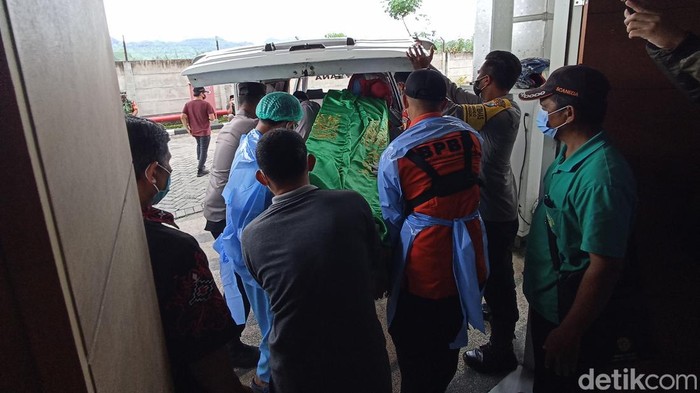 Korban keempat ledakan petasan di Blitar dijemput keluarga