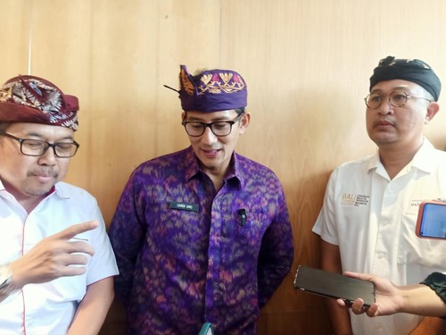 Menparekraf Sandiaga Uno diwawancarai di sela agenda World Tourism Network di Kuta, Kamis (23/2/2023).