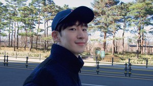 Lee Je Hoon mendirikan COMPANY ON pada 2021 demi mengontrol visi kariernya sendiri. (Foto: Instagram @leejehoon_official)