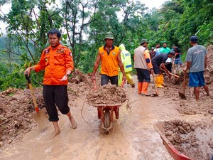Kudus Diguyur Hujan Lebat, Sejumlah Titik di Gebog Longsor