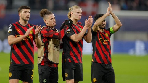 (L-R) Manchester Citys Portuguese defender Ruben Dias, Manchester Citys English midfielder Kalvin Phillips, Manchester Citys Norwegian striker Erling Haaland and Manchester Citys German midfielder Ilkay Gundogan applaud the fans after the UEFA Champions League round of 16, first-leg football match between RB Leipzig and Manchester City in Leipzig, eastern Germany on February 22, 2023. (Photo by Odd ANDERSEN / AFP) (Photo by ODD ANDERSEN/AFP via Getty Images)