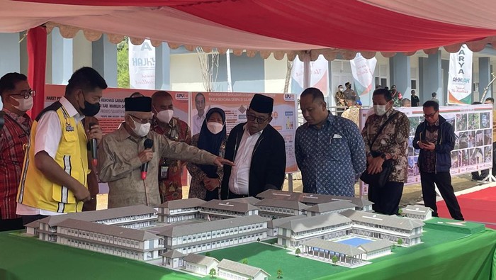 Maruf Amin Tinjau Rekonstruksi SMK Terdampak Gempa di Mamuju  (Silvia Ng/detikcom)