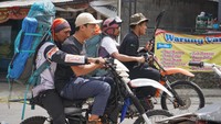 Dari base camp pendakian menuju pintu Rimba