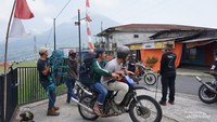 Tiket ojek bisa dibeli di base camp saat pendaftaran