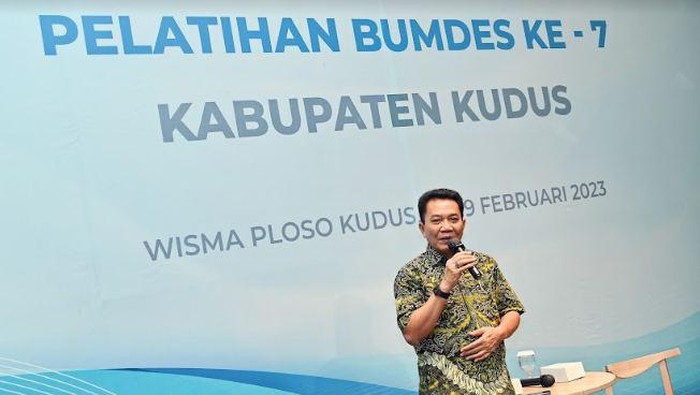 Momen 14 BUMDes di Kudus Dapat Pelatihan Pengelolaan Usaha Sebanyak 14 Badan Usaha Milik Desa (BUMDes) di Kabupaten Kudus, Jawa Tengah, mendapatkan pelatihan dasar pengelolaan usaha. Pelatihan itu dilakukan dengan tujuan agar BUMDes bisa memaksimalkan potensi desa guna menumbuhkan perekonomian masyarakatnya.