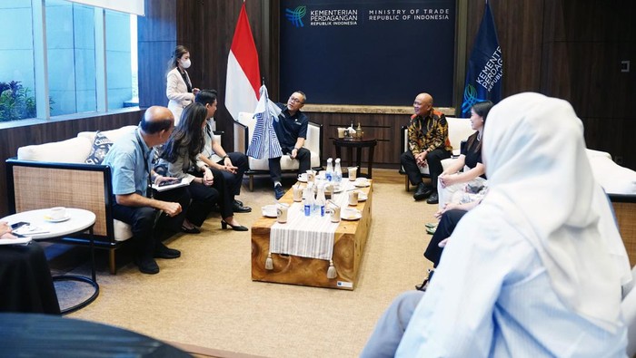 Momen Kemendag Boyong 6 Jenama Fesyen RI ke Paris Momen Kemendag Boyong 6 Jenama Fesyen RI ke Paris
