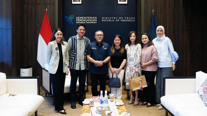 Momen Kemendag Boyong 6 Jenama Fesyen RI ke Paris Momen Kemendag Boyong 6 Jenama Fesyen RI ke Paris
