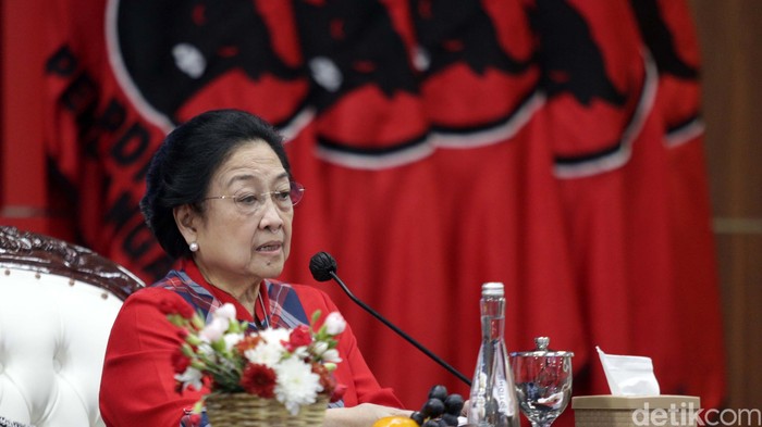 Ketua Umum PDI Perjuangan Megawati Soekarnoputri membuka acara Pendidikan Kader Perempuan Tingkat Nasional Tahun 2023 di Sekolah Partai PDI Perjuangan, Lenteng Agung, Jakarta Selatan, Kamis (23/2/2023). Sekretaris Jenderal DPP PDIP Hasto Kristiyanto mengatakan bahwa pendidikan kaderisasi perempuan ini diikuti oleh seluruh kader Partai di seluruh Indonesia secara hybrid.