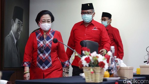 Ketua Umum PDI Perjuangan Megawati Soekarnoputri membuka acara Pendidikan Kader Perempuan Tingkat Nasional Tahun 2023 di Sekolah Partai PDI Perjuangan, Lenteng Agung, Jakarta Selatan, Kamis (23/2/2023). Sekretaris Jenderal DPP PDIP Hasto Kristiyanto mengatakan bahwa pendidikan kaderisasi perempuan ini diikuti oleh seluruh kader Partai di seluruh Indonesia secara hybrid.