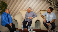 Putra Din sekaligus politikus PAN, Farazahdi Fidiansyah ikut dalam pertemuan ini.