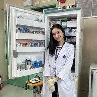 Pemilik nama asli Treechada Malayaporn itu kini banyak meneliti pada suplemen diet dan kecantikan. Dia meneliti berbagai produk untuk diajukan ke  badan obat dan makanan FDA dan akhirnya produk tersebut bisa dijadikannya sebagai bisnis. Foto: Foto: Instagram @poydtreechada