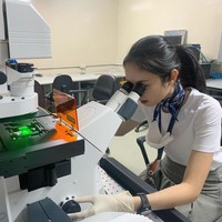 Transgender 36 tahun itu adalah peneliti baru. Saat pandemi dia mengambil kelas singkat di Departemen Neuroscience. Saat ini tengah belajar untuk gelar master di Genetika Molekuler dan Rekayasa Genetika. Foto: Foto: Instagram @poydtreechada