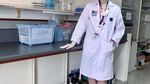 7 Potret Transgender Tercantik Nong Poy yang Ternyata Peneliti Lab