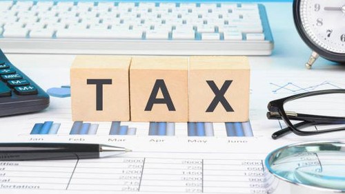 Concept of tax filing. Tax calculation, reports, and filing taxes.