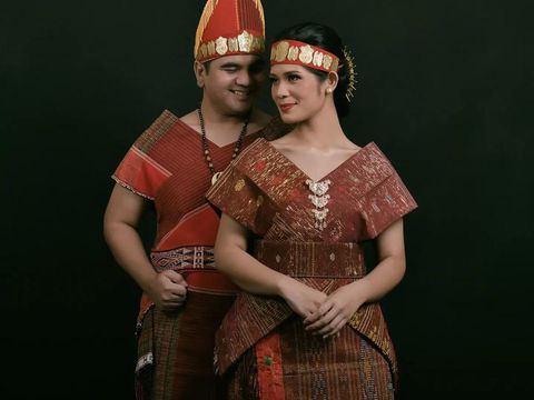 Pakaian Adat Batak Toba