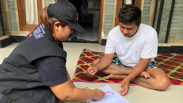 Pantarlih Karangasem melakukan pencocokkan dan penelitian (coklit) data warga. Hasilnya, 1.982 pemilih baru, dan 1.013 pemilih telah meninggal.