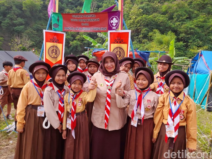 Para guru yang mengabdi bertahun-tahun di SD Negeri 2 Pamulihan, Kecamatan Subang, Kabupaten Kuningan.