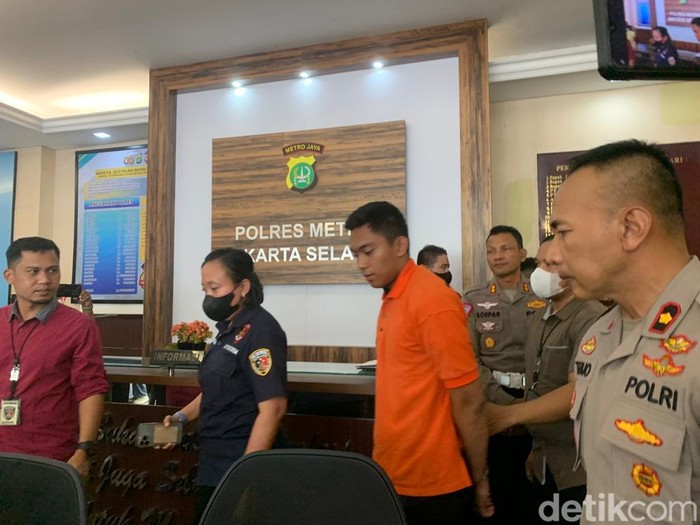 Mario Dandy Satrio Mario Dandy Satrio jadi tersangka kasus penganiayaan David di Jaksel.
