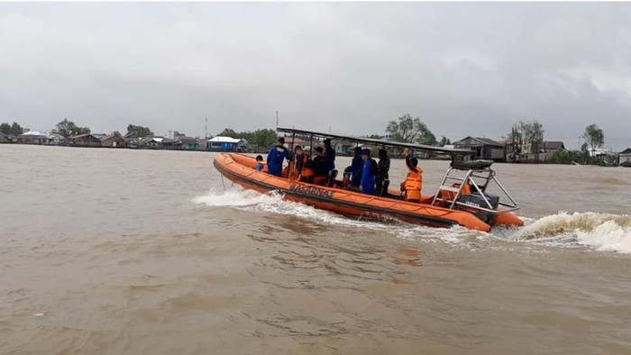 Pencarian terhadap kru kapal Pasific 19 yang hilang di perairan Banyuasin. (Foto: Istimewa)