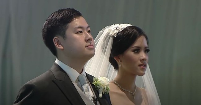 Sama-sama merupakan anak konglomerat, Henry Riady yang merupakan cucu pemilik Lippo Group dan Alexandra Yasa yang merupakan keponakan dari petinggi Orang Tua Group menggelar pernikahan mewah pada 1 Maret 2014. Pernikahan Henry dan Alexandra dihadiri oleh ribuan undangan dan diperkirakan menghabiskan hingga Rp 7,6 miliar. Foto: Youtube.com/firstmediaproduction