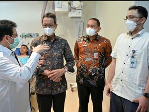 Ke RSCM, Heru Budi Jenguk Satpol PP yang Ditusuk Abang Starling di HI