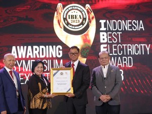 Dirut PLN Dapat Penghargaan Indonesia Best Electricity Award 2023