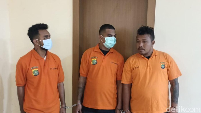 Polda Metro Jaya mengungkap kasus debt collector yang membentak polisi saat menarik paksa mobil selebgram Clara Shinta (Wildan N/detikcom)