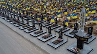 Di sini para tentara Ukraina yang tewas dalam perang dimakamkan. 