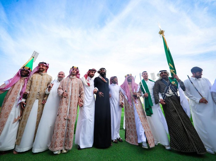 Al-Nassr's Cristiano Ronaldo celebrates Saudi Arabia's Founding Day wearing local traditional clothes at Al-Nassr Football Club in Riyadh, Saudi Arabia, February 22, 2023. Al-Nassr FC/Handout via REUTERS ATTENTION EDITORS - THIS PICTURE WAS PROVIDED BY A THIRD PARTY