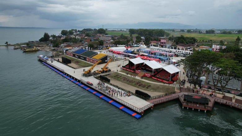 Potret Terkini Race Venue F1 Powerboat yang Sudah Siap 100% Finalisasi infrastruktur race venue dan fasilitas pendukung telah usai jelang penyelenggaraan F1 Powerboat di Danau Toba.