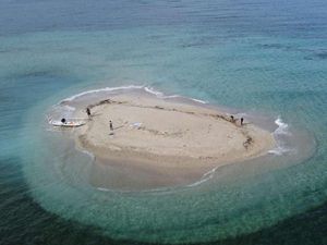 Geger Kemunculan Pulau Baru di Polman Pascagelombang Tinggi