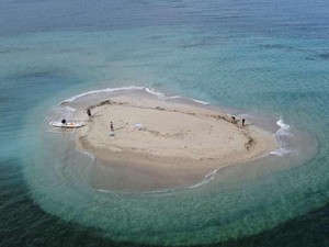 Geger Kemunculan Pulau Baru di Polman Pascagelombang Tinggi