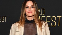 Rachel Bilson melakoni adegan seks bersama Zach Braff di The Last Kiss yang mana ternyata ditentangnya. “Film itu berating dewasa dan mereka ingin banyak adegan telanjang, tapi aku percaya jika hal itu bisa dihindari,” paparnya. Getty Images/Paras Griffin