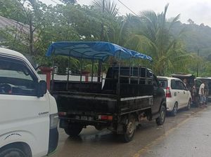 Lalin Lumpuh di Gunung Bergeser, Sopir Antre Sejak Semalam