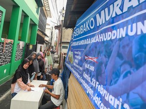 Relawan Sandiaga Uno Gelar Bazar Sembako Murah di Jakarta Barat