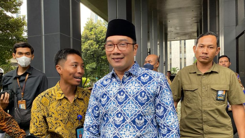 Ridwan Kamil Klarifikasi Viral Guru di Cirebon Dipecat Usai Kritik Dirinya