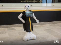 Berkenalan dengan Robot Pemandu Pabrik Kiswah Kabah