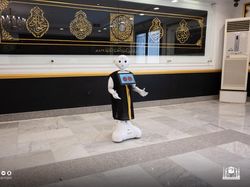 Berkenalan dengan Robot Pemandu Pabrik Kiswah Kabah