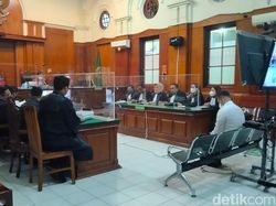 3 Polisi Terdakwa Kasus Tragedi Kanjuruhan Dituntut 3 Tahun Bui