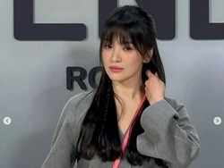 8 Gaya Song Hye Kyo di Milan Fashion Week 2023, Cantik Banget bak Boneka