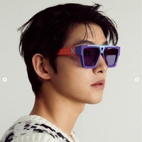 Song Joong Ki juga membicarakan sosok Katy Louise Saunders yang dinikahinya. Seseorang yang penuh dengan kebaikan dan cerita-cerita baik. Sederhananya, seseorang yang bisa kupercayai. Foto: dok. Instagram @gq_korea