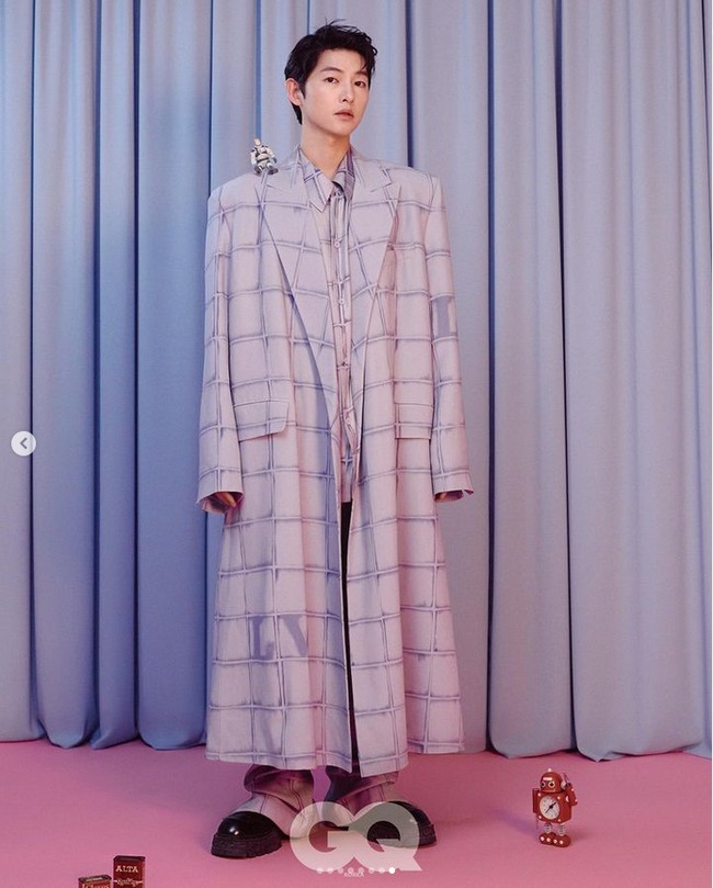 Bintang drama Korea Vincenzo itu terlihat awet muda di usianya yang menginjak 35 tahun. Foto: dok. Instagram @gq_korea