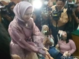 Awkward! Momen Venna Melinda Bertemu Ibunda Ferry Irawan