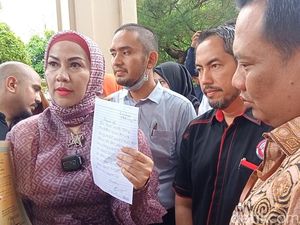 Venna Melinda Ajari Pengacara Ferry Irawan Bikin Surat Kuasa